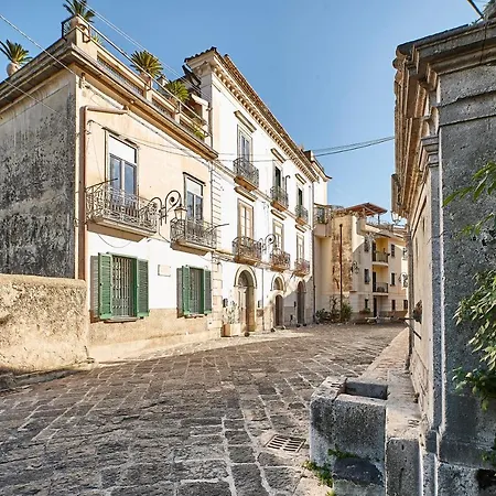 Specchio Apartment Eboli